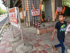 Delhi News: जेएनयू परिसर के बाहर लगे 'भगवा JNU' के बैनर को पुलिस ने हटाया, अब हिंदू सेना ने दिया ये बयान