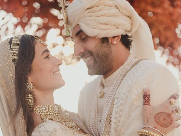 ranbir kapoor alia bhatt post wedding look cousin aadar jain shares a glimpse Alia Ranbir Wedding: शादी के बाद एक साथ कैसे दिख रहे हैं रणबीर आलिया, सामने आया कपल का पोस्ट वेडिंग लुक
