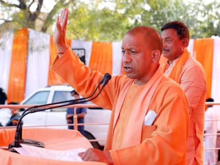 Uttar pradesh News 12 IAS officers transferred in UP see full list here CM Yogi Adityanath ANN UP News: यूपी में 6 जिलाधिकारियों समेत 12 IAS अफसरों के ट्रांसफर, यहां देखें पूरी लिस्ट