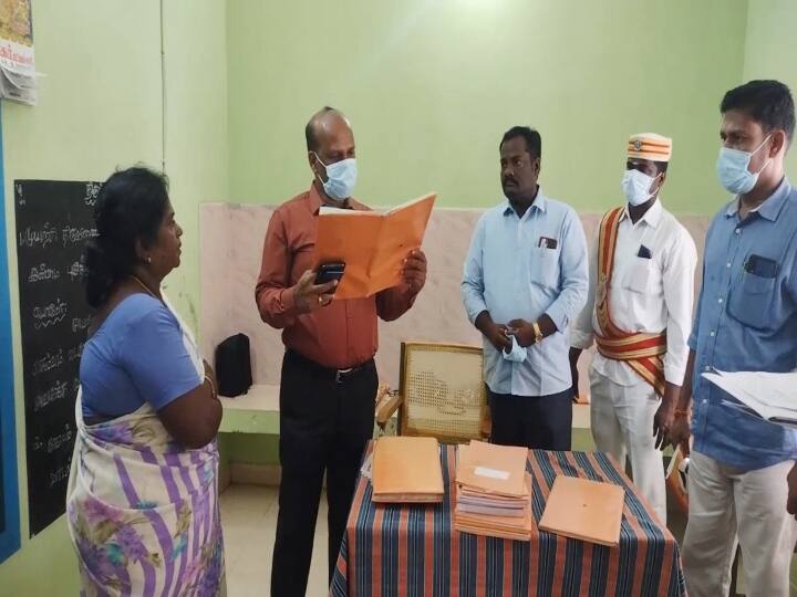 ஆதிதிராவிடர் மாணவிகள் விடுதியில் மாணவிகளுக்கான உணவை சாப்பிட்டு பார்த்து மாவட்ட ஆட்சியர் ஆய்வு