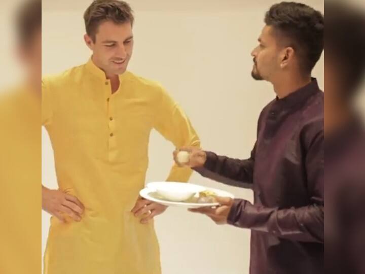 Shreyas Iyer Gives Bengali Sweet to Pat Cummins on Bengali New Year KKR Shares Video IPL 2022: पैट कमिंस को लग गया बंगाली मिठाई का स्वाद, चखने के बाद दिए मजेदार रिएक्शन