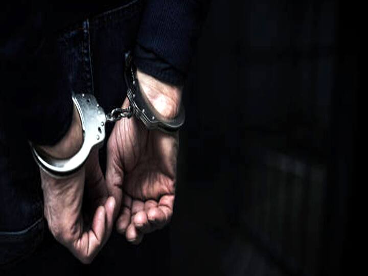 1.75 crore scam in Dindigul: One arrested, 2 absconded திண்டுக்கல்லில் நகை அடகுக்கடை நடத்தி 1.75 கோடி மோசடி - ஒருவர் கைது, 2 பேர் தலைமறைவு