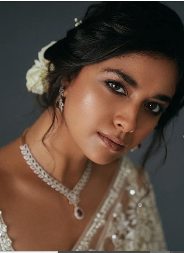 இது என்னடி இதயம் வெளியேறி அலைகின்றதே காதல் இதுவா