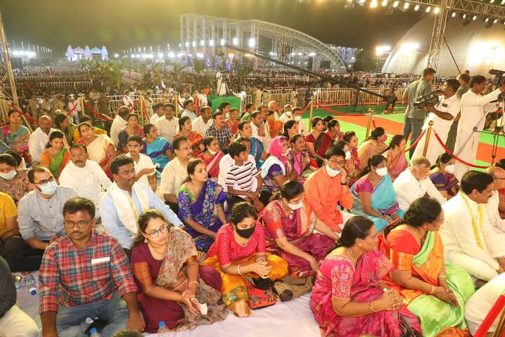 సీతారాముల కల్యాణాన్ని చూసేందుకు తరలివచ్చిన భక్త జనం