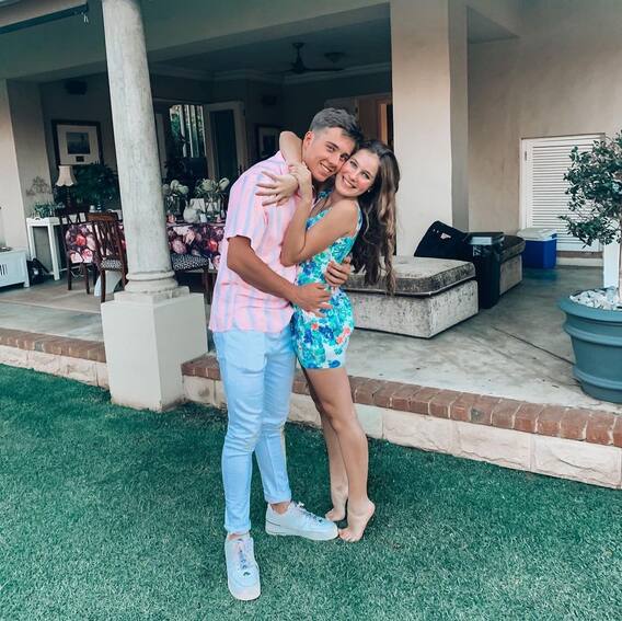 Dewald Brevis Girlfriend Pic: 'Junior de Villiers' girlfriend is very beautiful, actresses will fade in front of their beauty, see photo