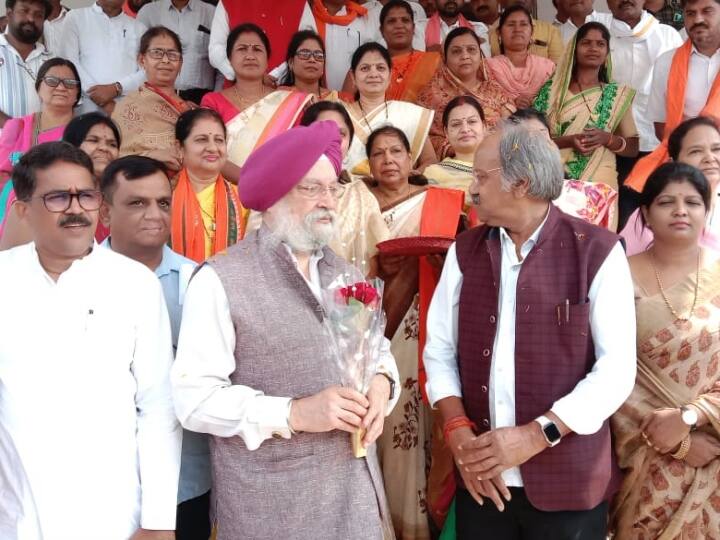 Chhattisgarh visit of 9 union ministers to review central schemes Hardeep Singh Puri visited Mahasamund ANN Chhattisgarh: छत्तीसगढ़ के 10 आकांक्षी जिलों में केंद्रीय मंत्रियों का दौरा, CM भूपेश बघेल ने बीजेपी को घेरा