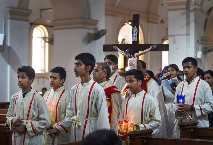 गुड फ्राइडे के मौके पर चर्च में विशेष प्रार्थाना सभाएं आयोजित की गई है. यह पर्व पूरी दुनिया भर में मनाया जा रहा है.