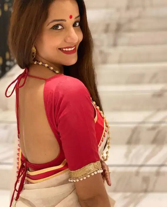 Bhojpuri queen Monalisa seen in red bindi and traditional Bengali look, see photo