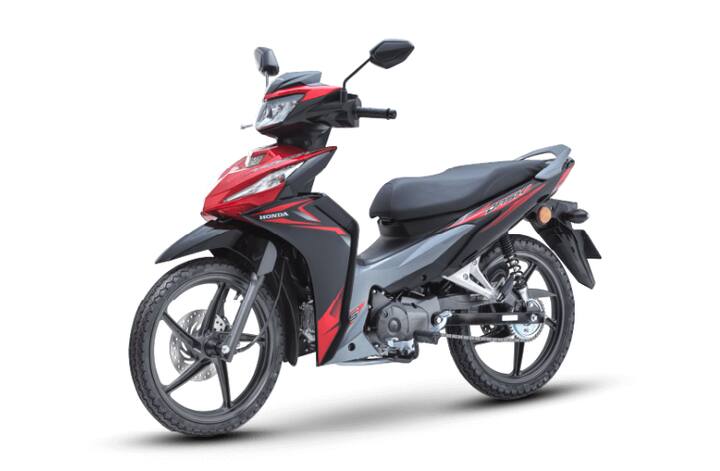 स्कूटर टिपिकल अंडरबोन बाइक चेसिस पर बेस है और इसमें पारंपरिक टेलिस्कोपिक फोर्क्स और पीछे की तरफ प्री-लोड के लिए एडजस्टेबल ट्विन शॉक एब्जॉर्बर का उपयोग किया गया है.