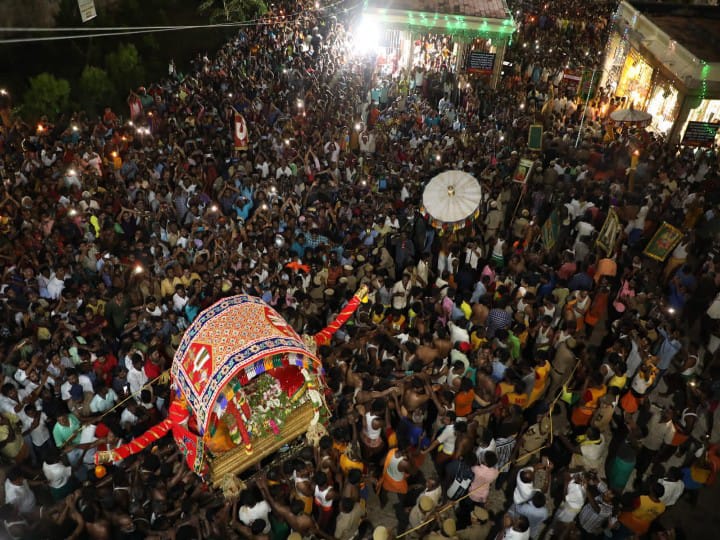 Madurai Chithirai Thiruvizha: கோவிந்தா, கோவிந்தா கோஷம் முழங்க நடந்த கள்ளழகர் எதிர்சேவை