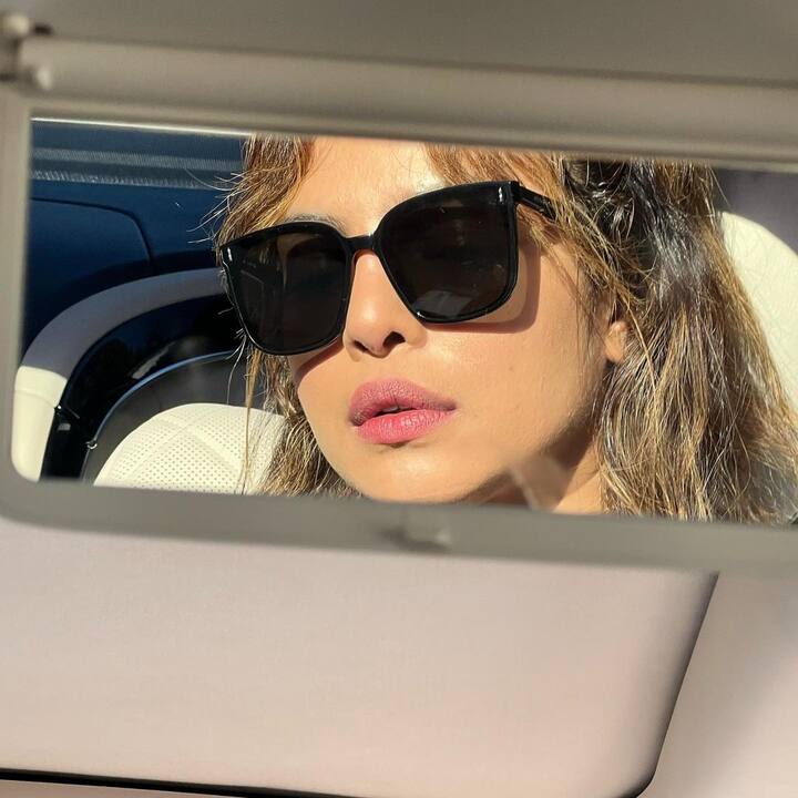 पण यादरम्यान, 'देसी गर्ल' बाळासोबत घालवलेल्या सुंदर क्षणांची झलक तिच्या चाहत्यांसोबत शेअर करत असते. दरम्यान, नुकतीच अभिनेत्री पहिल्यांदाच आपल्या मुलीबद्दल बोलली आहे.(photo:priyankachopra/ig)