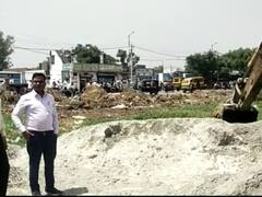 Amroha News: अमरोहा के तालाब पर हुए अवैध कब्जे पर चला बुलडोजर, प्रशासन ने खाली कराई जमीन