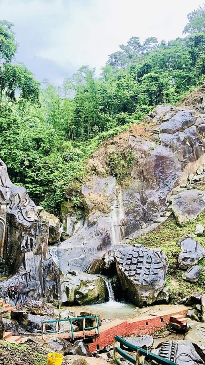 ਦੇਸ਼ ਨੂੰ ਛੱਡੋ, ਦੁਨੀਆਂ ਵਿੱਚ ਸ਼ਾਇਦ ਹੀ ਕੋਈ ਅਜਿਹੀ ਥਾਂ ਨਹੀਂ ਹੋਵੇਗੀ ਜਿੱਥੇ ਇੰਨੀਆਂ ਵੱਡੀਆਂ ਮੂਰਤੀਆਂ ਇਕੱਠੀਆਂ ਹੋਣ। ਇਹ ਇੱਕ ਕਰੋੜ ਤੋਂ ਵੀ ਘੱਟ ਦੇਵੀ-ਦੇਵਤਿਆਂ ਦੀ ਮਹਿਮਾ ਹੈ, ਜਿਨ੍ਹਾਂ ਨੇ ਸੈਂਕੜੇ ਸਾਲਾਂ ਬਾਅਦ ਵੀ ਇਸ ਵਿਰਾਸਤ ਨੂੰ ਸੰਭਾਲਿਆ ਹੋਇਆ ਹੈ।