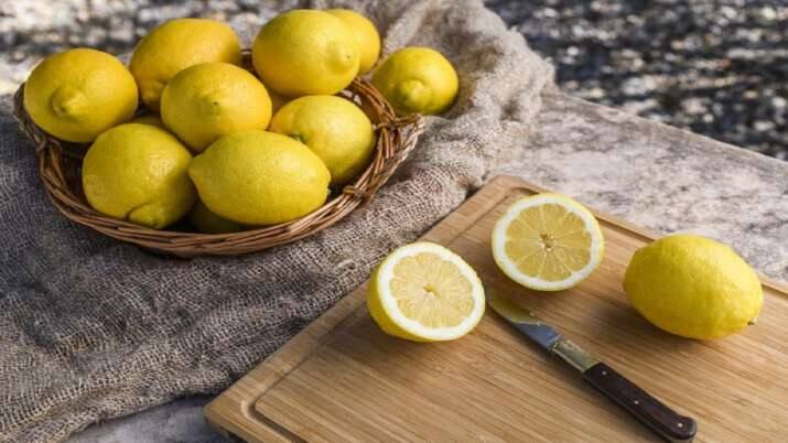Lemon Price between Rs. 300 and Rs 350 per KG in India , Why are lemons so costly now? ਗਰਮੀ ਦੇ ਕਹਿਰ 'ਚ ਨਿੰਬੂ ਦੇ ਭਾਅ ਤੋਂ ਹਰ ਕੋਈ ਬੇਹਾਲ, 10 ਤੋਂ 15 ਰੁਪਏ 'ਚ ਮਿਲ ਰਿਹਾ ਸਿਰਫ ਇੱਕ ਨਿੰਬੂ, ਜਾਣੋ ਕੀਮਤ ਵਧਣ ਦਾ ਰਾਜ