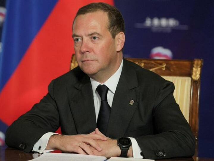 Vladimir Putin Arrest Warrant Russia Former President Dmitry Medvedev says Arresting Putin Abroad Would Mean Declaration Of War Vladimir Putin Arrest Warrant: 'पुतिन को विदेश में गिरफ्तार करने का मतलब है जंग का एलान', बोले रूस के पूर्व राष्ट्रपति