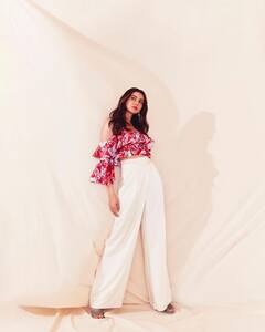 Rakul Preet: बॉलीवूड अभिनेत्री रकुल प्रीतचा बॉसी लूक; फोटो चर्चेत!