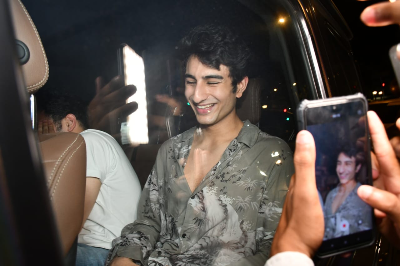 Saif Ali Khan's Son Ibrahim Ali Khan Is Winning The Internet With His EPIC REACTION As Paps Call Him Aryan In New Video