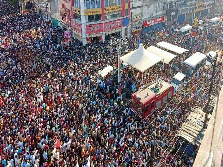 மதுரையில் மக்கள் வெள்ளம் போல் திரண்டனர் மீனாட்சி - சுந்தரேஸ்வர் தேரைக் காண
