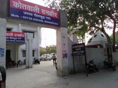 नोएडा में गाड़ी के सामने आया कुत्ता तो हुआ विवाद, दो अलग अलग समुदाय में पथराव, 10 लोग घायल