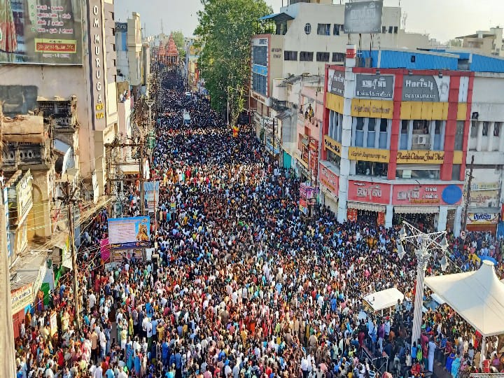 Madurai Chithirai Thiruvizha: மதுரை வீதிகளில் தேரில் வலம் வந்த மீனாட்சி - சுந்தரேஸ்வரர்