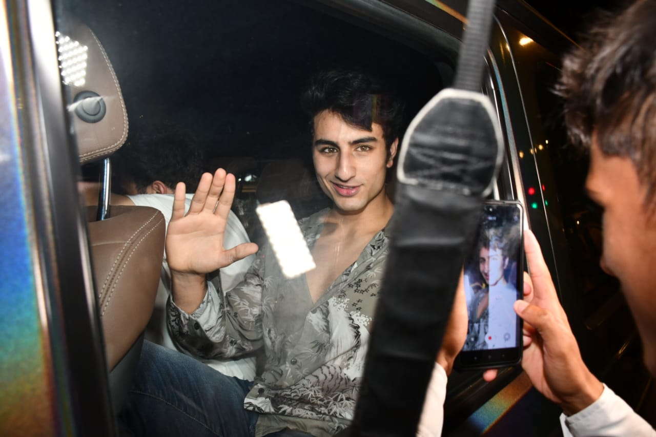 Saif Ali Khan's Son Ibrahim Ali Khan Is Winning The Internet With His EPIC REACTION As Paps Call Him Aryan In New Video