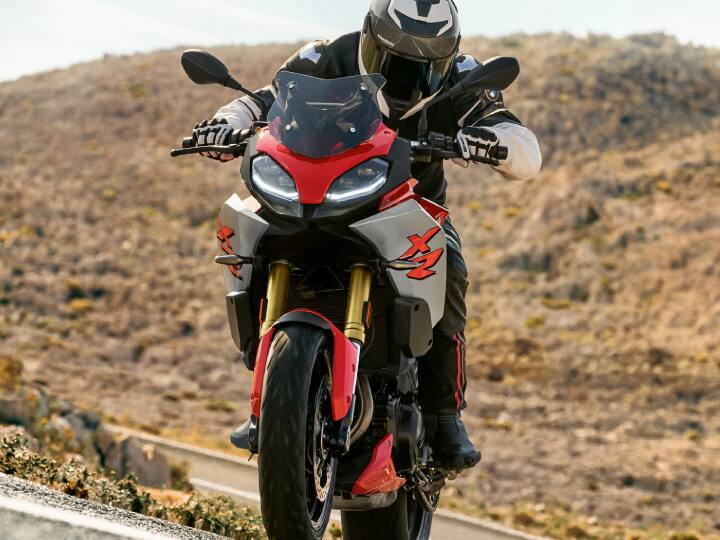 bmw f900xr launch price features specifications top speed BMW ने लॉन्च की हाई स्पीड सुपर स्पोर्ट्स बाइक, टॉप स्पीड है 200 km/h से भी ज्यादा, कीमत 12 लाख से अधिक