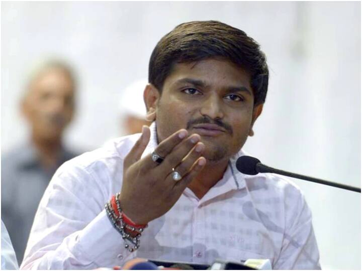 Hardik Patel To Join BJP shree kamalam gandhinagar cr patil bhupendrabhai patel gujarat Marathi News Hardik Patel BJP : हार्दिक पटेल यांचा आज 15 हजार कार्यकर्त्यांसह भाजप प्रवेश 