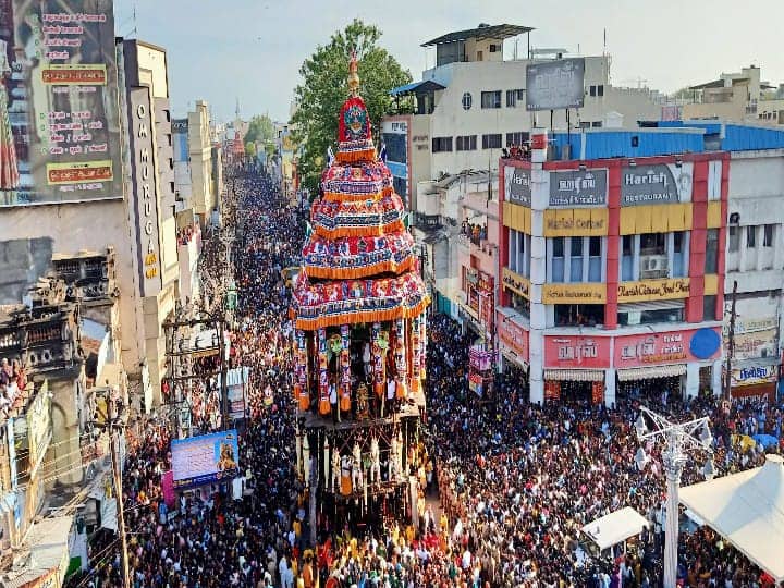 சித்திரைத் திருவிழா தேரோட்டத்தில் மக்கள் வெள்ளம் போல் திரண்டனர்