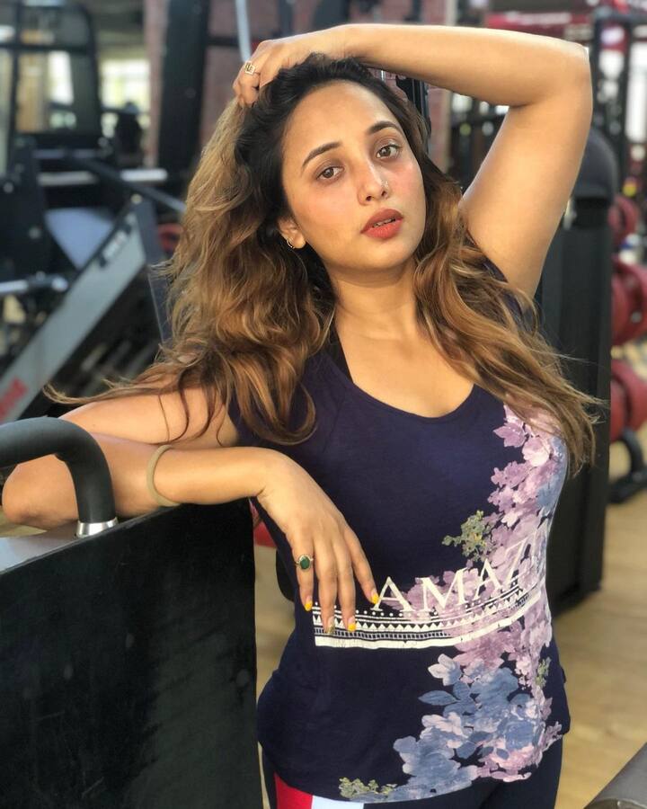 वहीं इससे पहले रानी ने नो फिल्टर चैलेंज लेते हुए अपनी कुछ तस्वीरें शेयर की थीं. जिसमें काफी खूबसूरत लग रही थी.