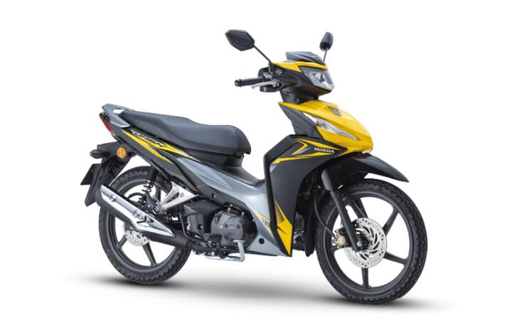 नए अपडेट के साथ स्पोर्टी स्कूटर को कैंडी स्किन्टिलेट रेड, क्लिपर येलो और पर्ल नाइटफॉल ब्लू के रूप में तीन नए रंग ऑप्शन प्राप्त हुए हैं. नए कलर के अलावा इसमें भी है एलईडी बल्ब के साथ हेडलैंप के लिए एक नया डिज़ाइन दिया गया है.