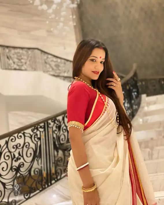 Bhojpuri queen Monalisa seen in red bindi and traditional Bengali look, see photo