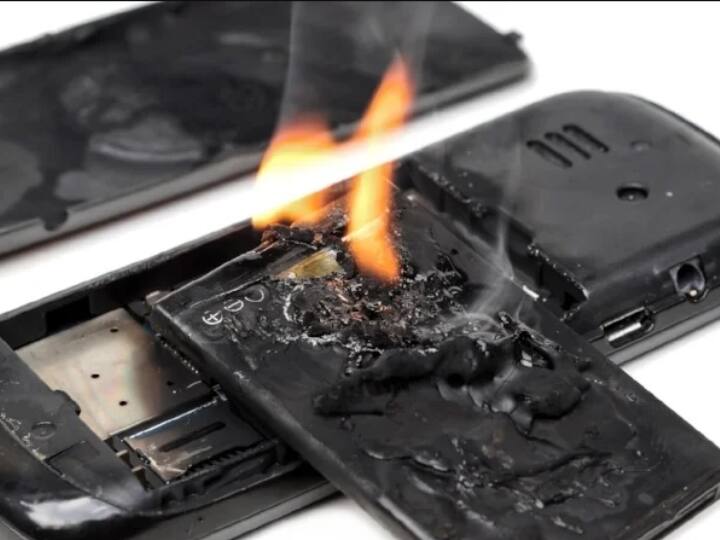 5 common reasons why mobile battery catches fire Check here list मोबाइल की बैटरी में आग लगने के 5 कॉमन कारण