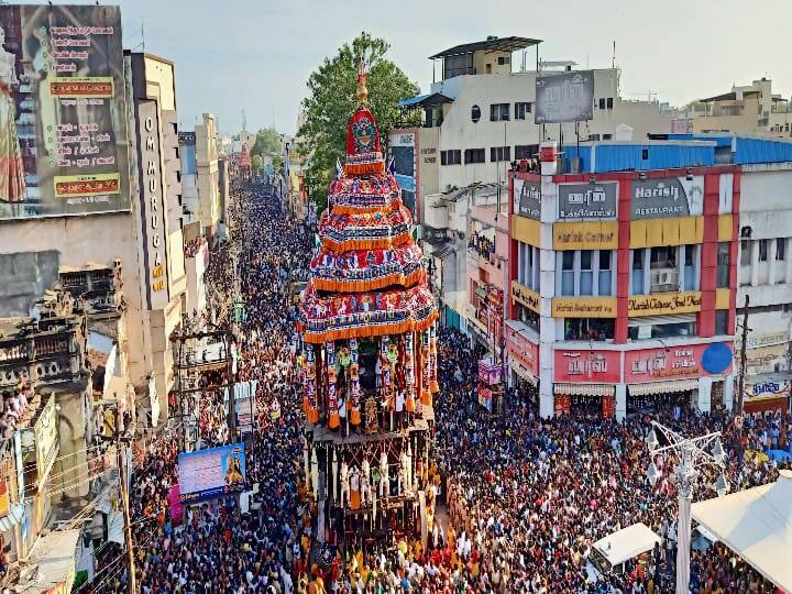 The chariot of the Madurai Chithirai Festival came Madurai Chithirai Thiruvizha: மதுரை வீதிகளில் தேரில் வலம் வந்த மீனாட்சி - சுந்தரேஸ்வரர்