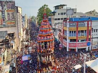Madurai Chithirai Thiruvizha: மதுரை வீதிகளில் தேரில் வலம் வந்த மீனாட்சி - சுந்தரேஸ்வரர்