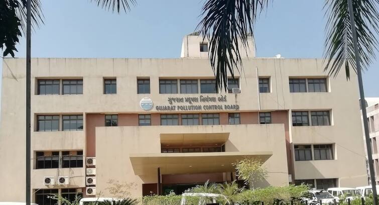 Gujarat pollution control board invites application for apprentices check in details GPCB Jobs: ગુજરાત પ્રદૂષણ નિયંત્રણ બોર્ડમાં એપ્રેંટિસના પદ પર નીકળી ભરતી, જાણો કેટલું મળશે સ્ટાઈપેન્ડ ને કોણ કરી શકે છે અરજી