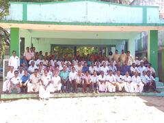 மீண்டும் பள்ளிக்கு போகலாம்...! 36 ஆண்டுகளுக்கு பின் மனைவி மற்றும் பேரக்குழந்தைகளுடன் பள்ளிக்கு சென்ற முன்னாள் மாணவர்கள்