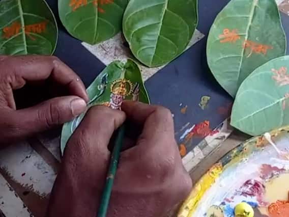 Photo: Hanuman Jayanti 2022: The artist of Devgarh drew Hanuman's picture on the cotton page!