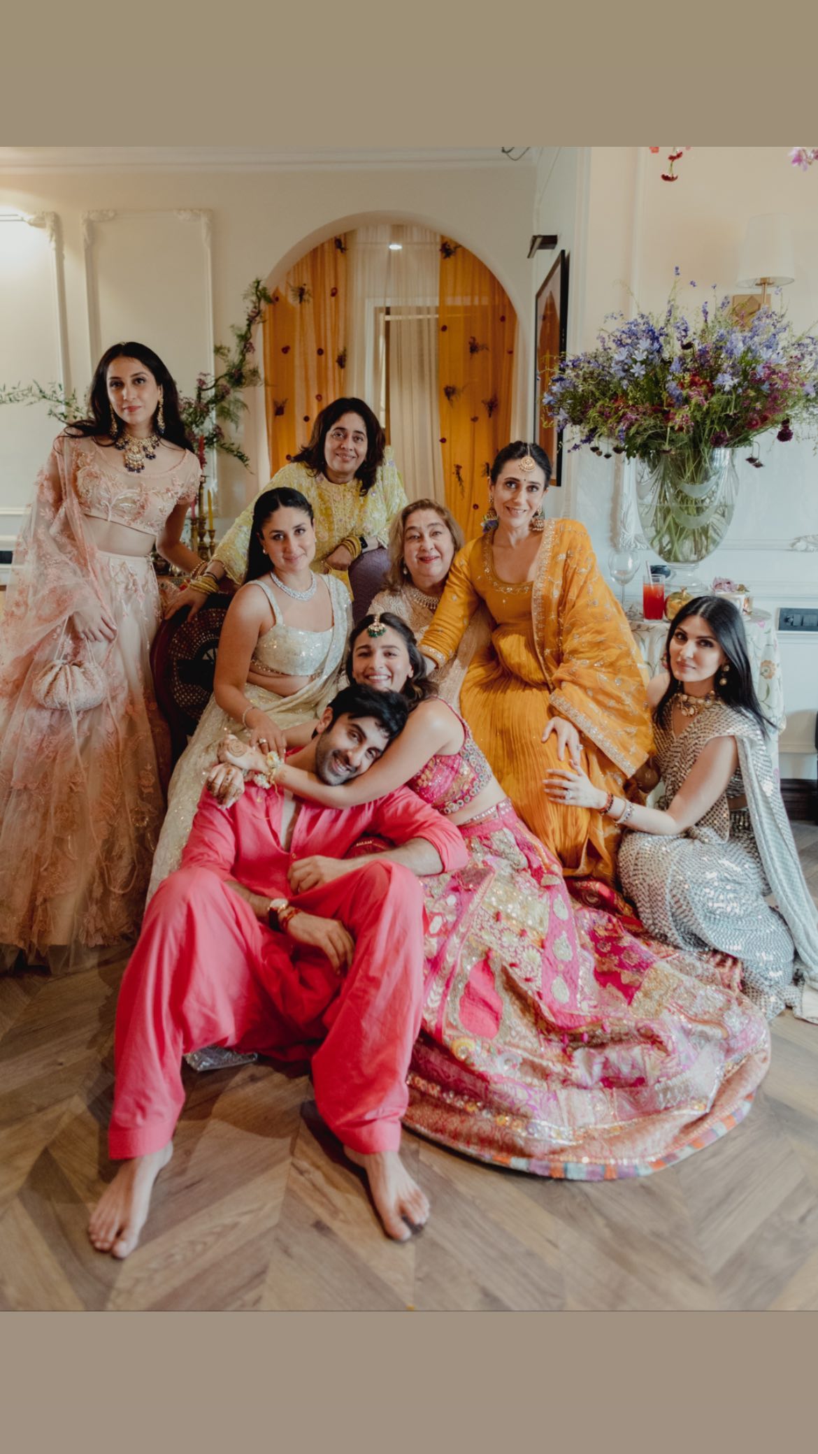 Alia Bhatt & Ranbir Kapoor paint a pretty pink picture for the Mehendi  ceremony in designer ensembles