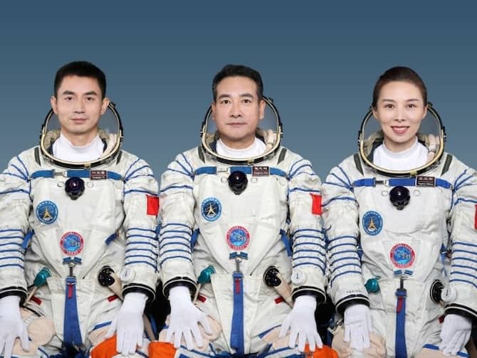astronauts upload