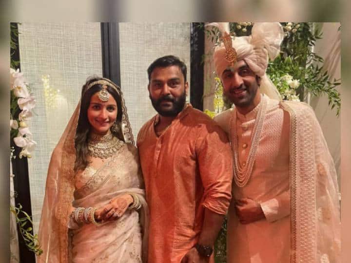 Alia Bhatt’s Bodyguard Sunil Talekar gets emotional after seeing her in bridal look share post on social media Alia-Ranbir Wedding : वधूवेशात लाडक्या आलियाला पाहून मराठमोळा बॉडीगार्डही झाला भावूक! पोस्ट लिहित म्हणाला...