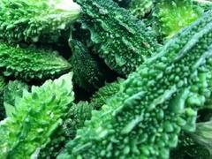 Kitchen Tips : कारल्याच्या भाजीचा कडूपणा घालवण्यासाठी खास सोप्या टिप्स!