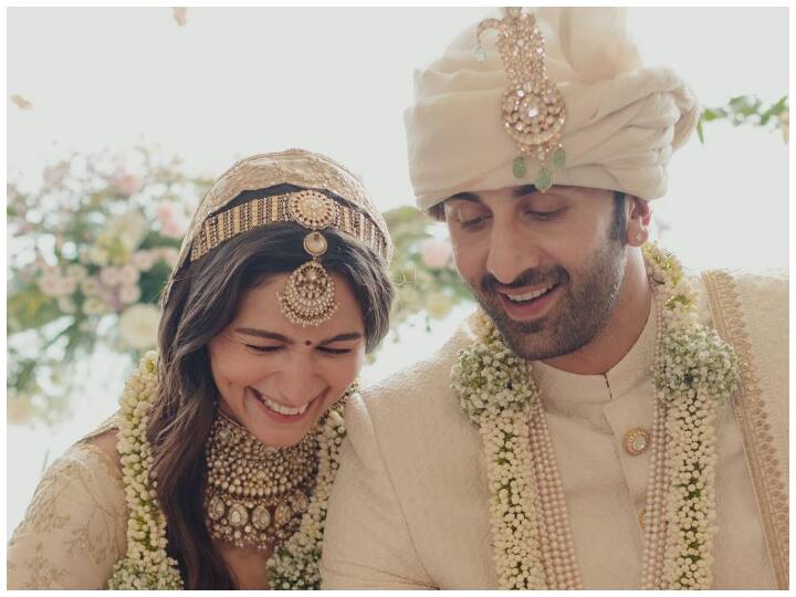 Alia Bhatt, Ranbir Kapoor : 'अभिनय करण्यापासून रोखणाऱ्या मुलासोबत लग्न करशील का?', रणबीरचा सवाल; आलियाच्या उत्तरानं वेधलं लक्ष ranbir kapoor asked alia bhatt would you marry somebody who doesnt want you to act Alia Bhatt, Ranbir Kapoor : 'अभिनय करण्यापासून रोखणाऱ्या मुलासोबत लग्न करशील का?', रणबीरचा सवाल; आलियाच्या उत्तरानं वेधलं लक्ष