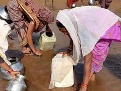 ​​Madhya Pradesh News: मध्य प्रदेश के इस गांव के पानी के लिए हाहाकार, गंदा पानी छानकर पीने को मजबूर हुए लोग