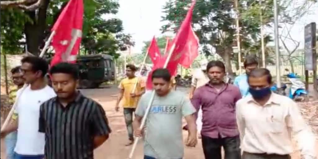 Birbhum: CPM protests in Shantiniketan against minor physical assault case of a minor Birbhum: শান্তিনিকেতনে নাবালিকাকে গণধর্ষণকাণ্ডের প্রতিবাদে সিপিএমের বিক্ষোভ