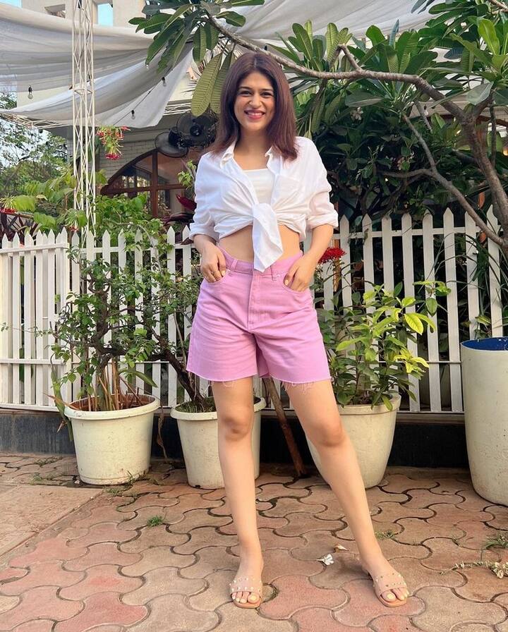 తాజాగా ఆమె షేర్ చేసిన ఫోటోలు ఇప్పుడు వైరల్ అవుతున్నాయి.(Photo Courtesy : Shraddha Das Instagram)