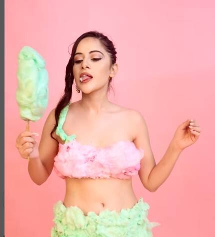 Urfi: Urfi crosses Kelly border; Wear a costume made of cotton candy!