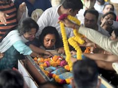 In Photos: गाजियाबाद में हुआ MBA के छात्र 'कार्तिक वासुदेव' का अंतिम संस्कार, फूट पड़े परिजनों के आंसू, सामने आईं तस्वीरें