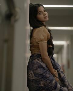 Dhivya Bharathi: கையில் மிதக்கும் கனவா நீ... நடிகை திவ்ய பாரதி லேட்டஸ்ட் க்ளிக்ஸ் !