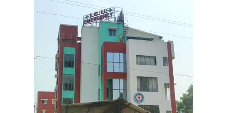 Birbhum News HS Examinee participate in exam at hospital after Operation Birbhum News: অদম্য ইচ্ছা শক্তির জের, অপারেশনের পর হাসপাতালেই পরীক্ষা উচ্চ মাধ্যমিক পরীক্ষার্থীর