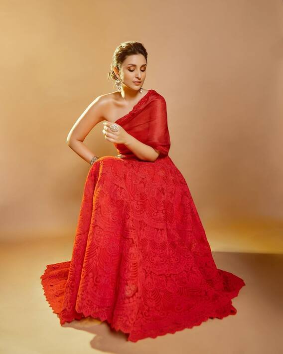 Parineeti Chopra: The glamorous look of Parineeti; Photos in discussion!